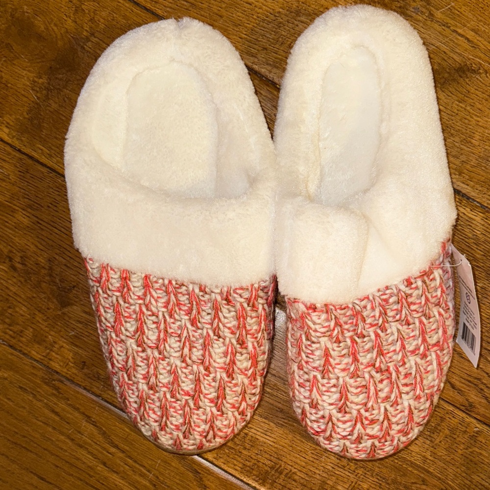 Cozy Women's Slippers in Cream and Pink